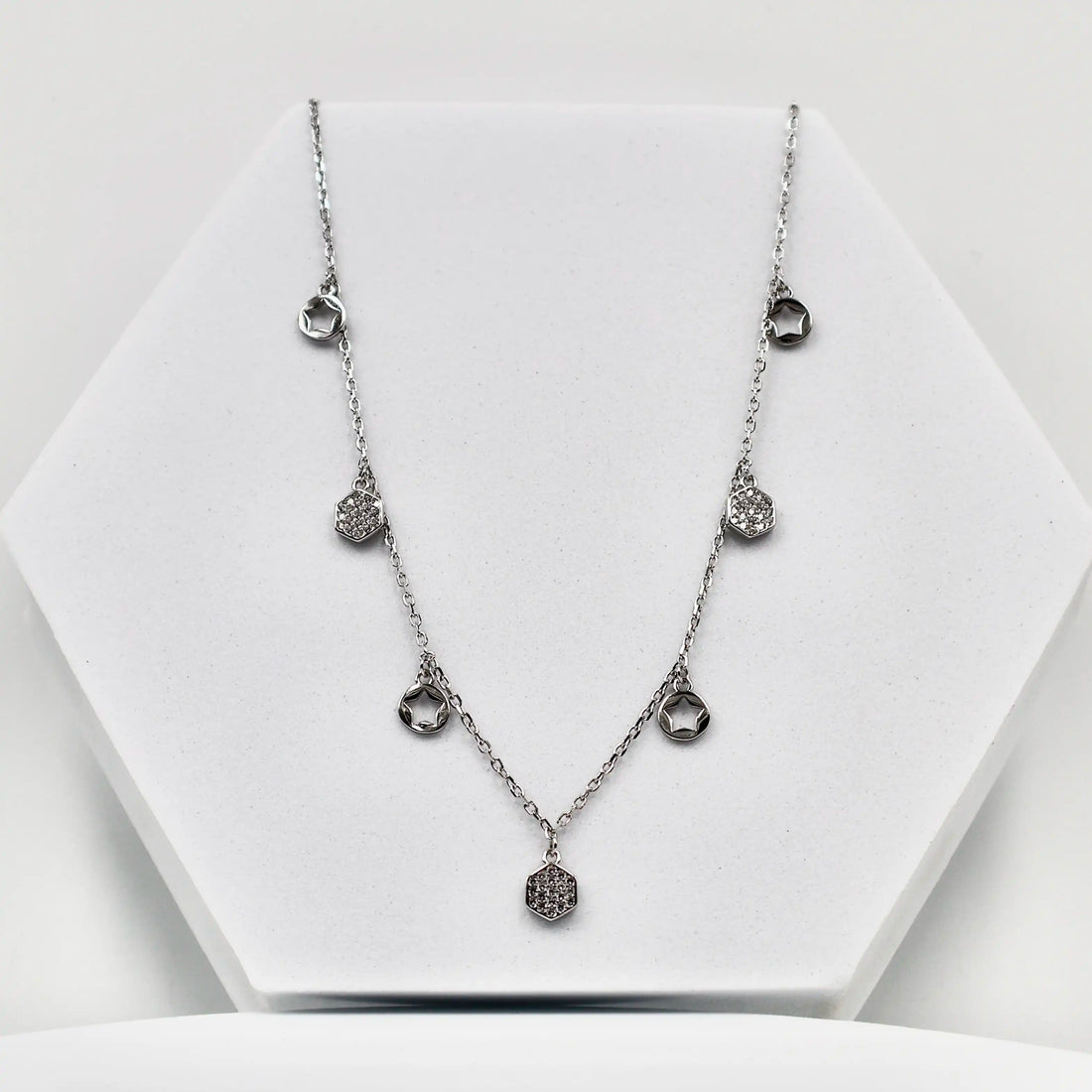 92.50 rose gold mini neckless with 7 dimond hangings