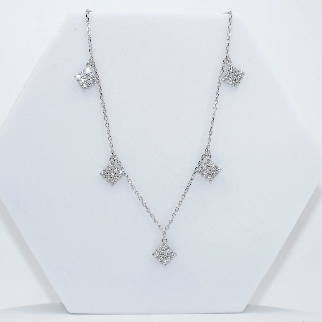 92.50 rose gold mini neckless with 5 dimond hangings