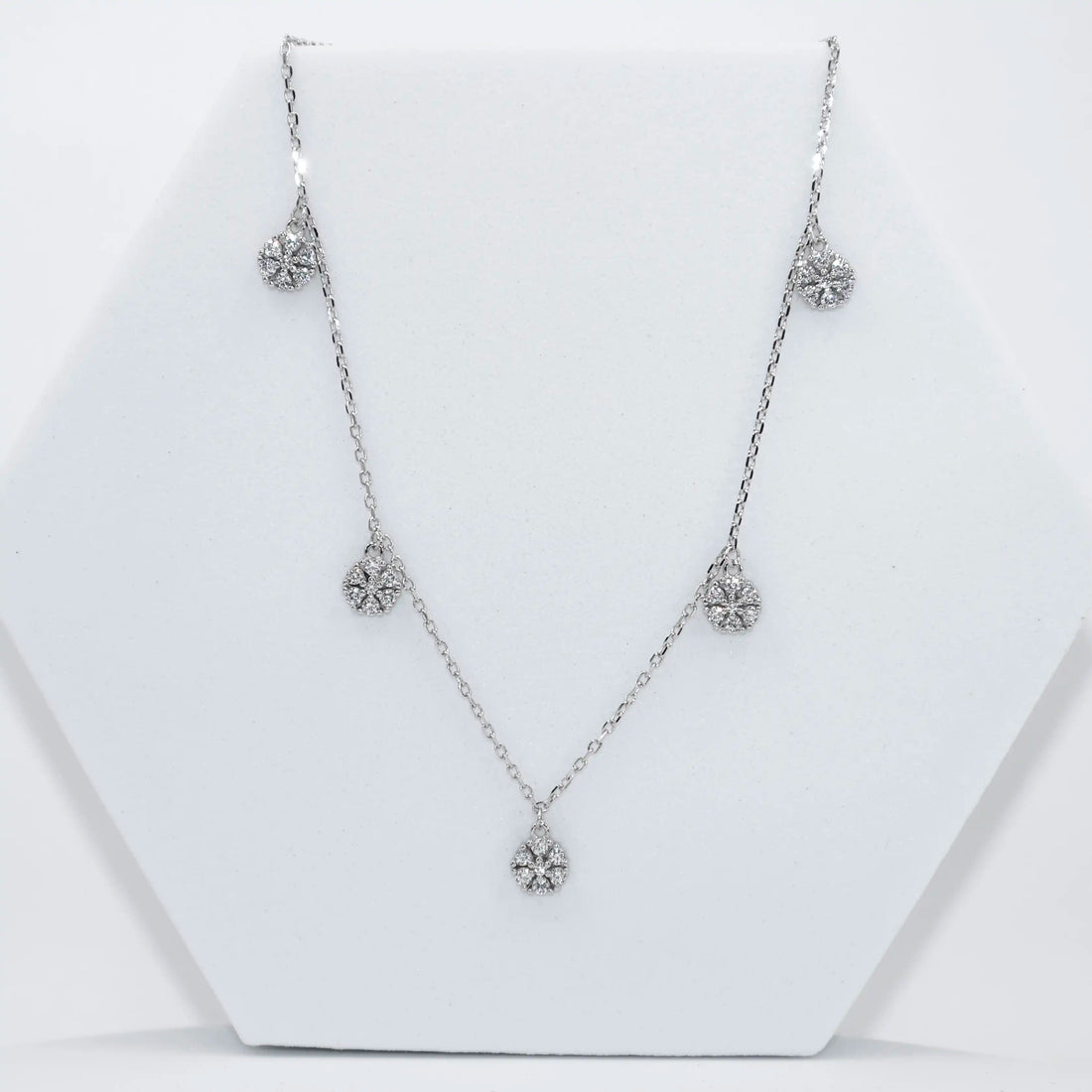 92.50 Silver mini neckless with 5 Dimond flower hangings