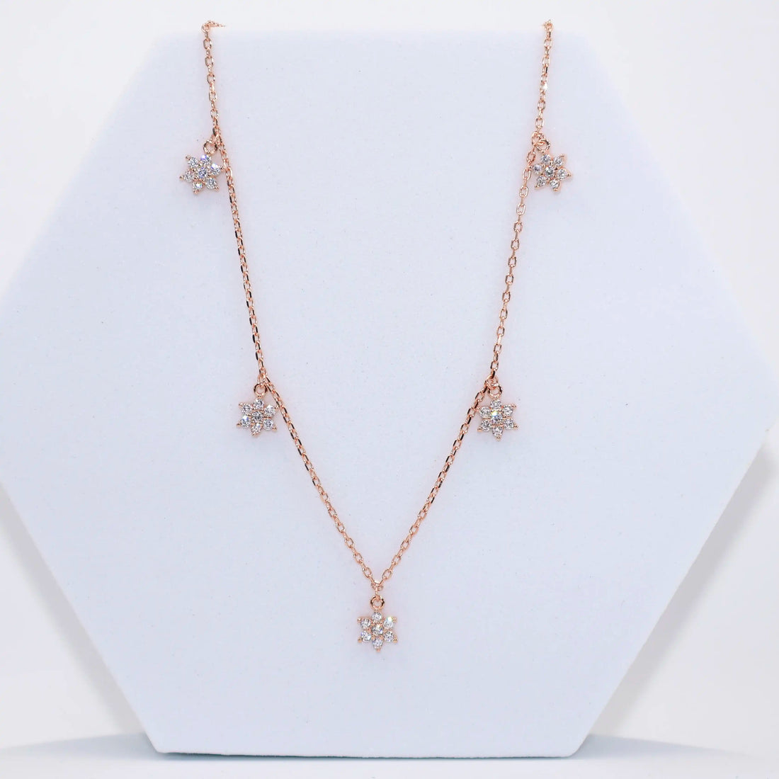 92.50 rose gold mini neckless with 5 Dimond flower hangings