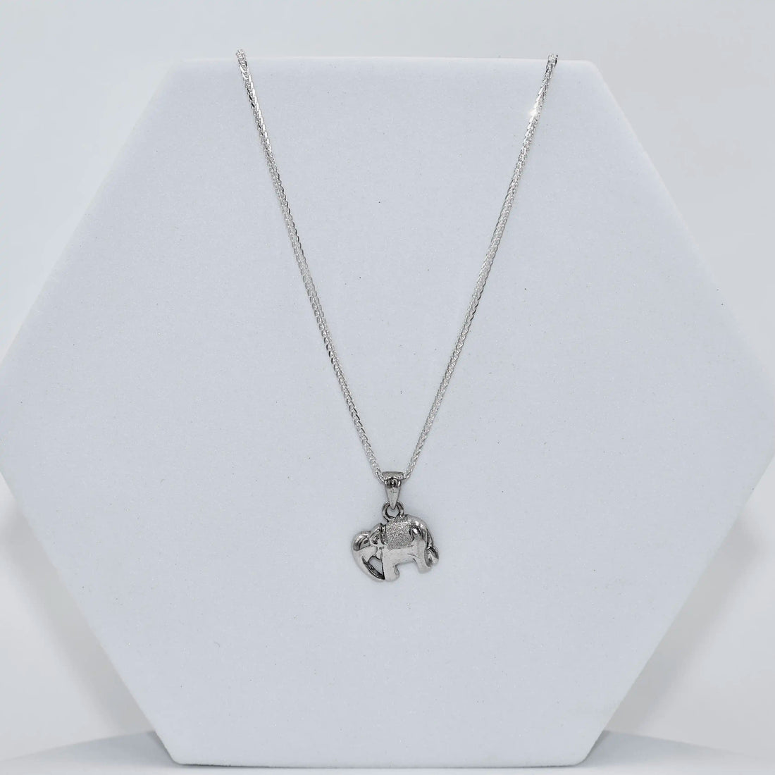 92.50silver elephent pendent with chain